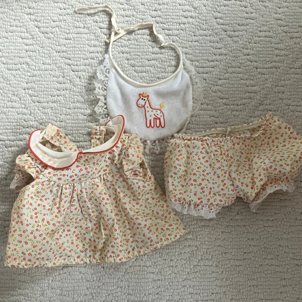 Vintage Cabbage Patch Doll with original dress signed 1985 bib some stains - Picture 13 of 15